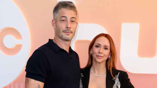 GettyImages-2233248733-Jennifer-Love-Hewitt-and-Brian-Hallisay-Enjoy-Rare-Red-Carpet-Date-Night.jpg