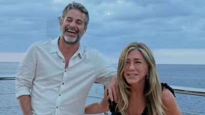Jennifer-Anistons-Boyfriend-Jim-Curtis-Packs-on-the-PDA-in-Birthday-Tribute1.jpg