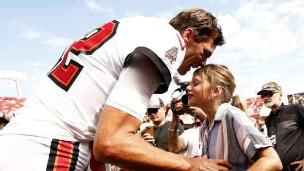 GettyImages-1427328428-Tom-Brady-Passes-Olympic-Torch-to-Daughter-Vivian-Lake-After-Ruling-Out-His-Own-Bid