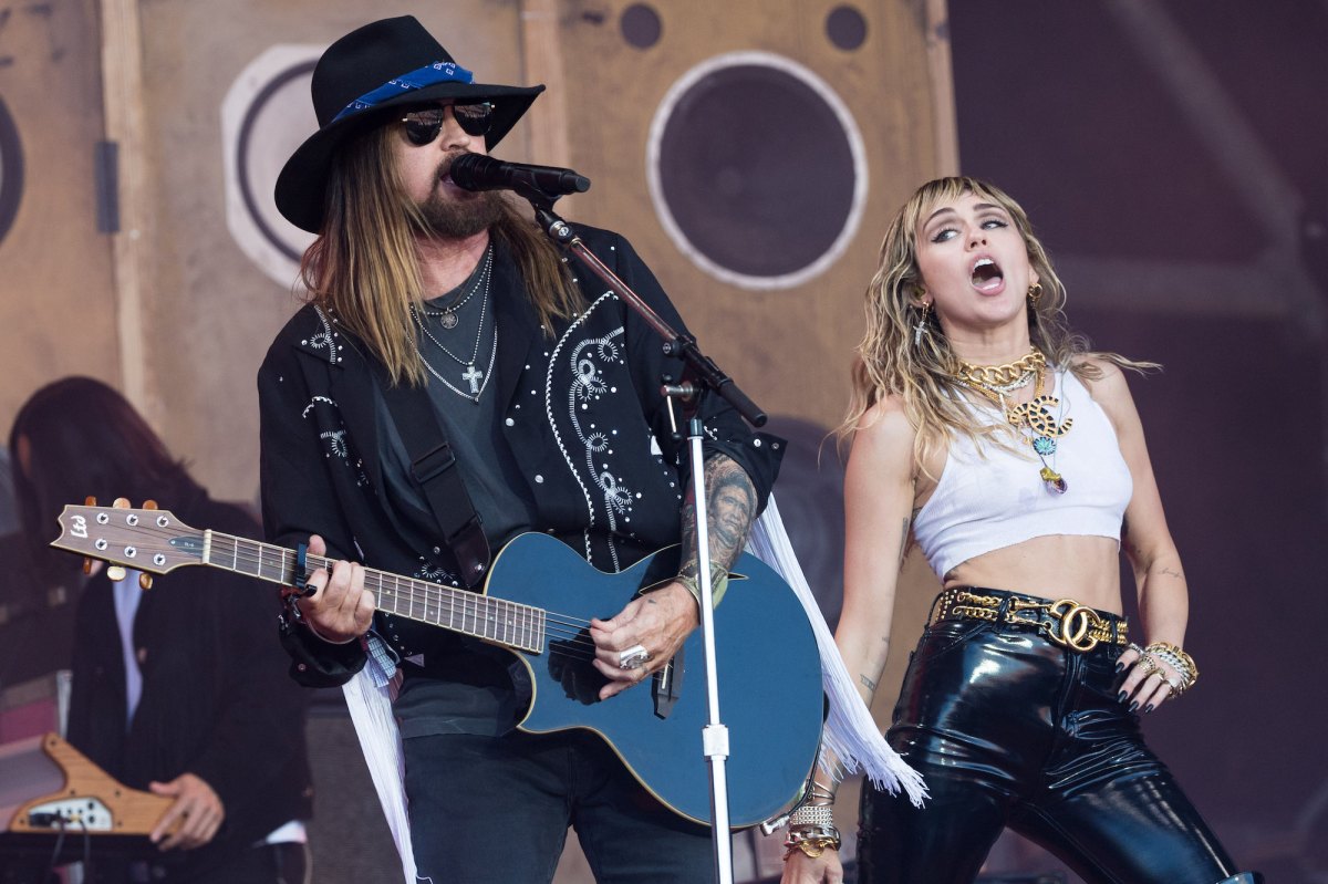 Billy-Ray-and-Miley-Cyrus-GettyImages-1159235610