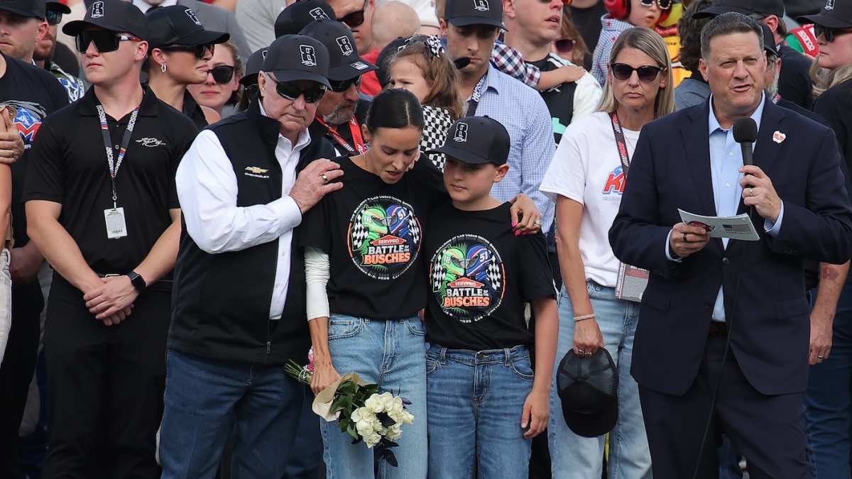 Kyle Larsons Son Comforts Brexton Busch Before Moment of Silence for His Dad