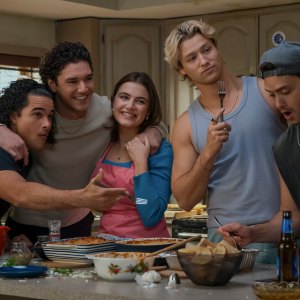 off-campus-easter-eggs-guide-Off_Campus_S1_UT_105_250820_HENLIA_00033R_CropC3_3000
