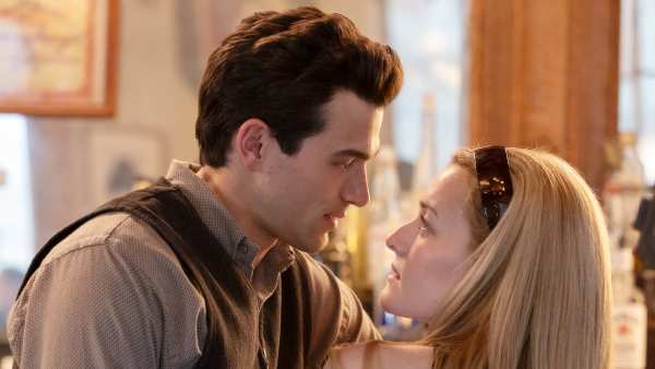 Paul Anthony Kelly as John F. Kennedy Jr., Sarah Pidgeon as Carolyn Bessette in Love Story