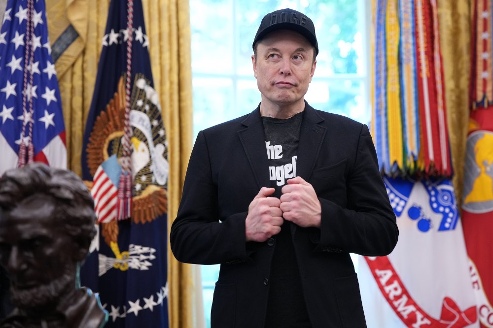 GettyImages-2217854516-Elon-Musk-Calls-Anne-Hathaway-a-Marionette.jpg