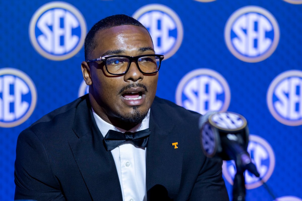 Tennessee Football Star Suspended 2 Games for Accepting 427 Airline Ticket