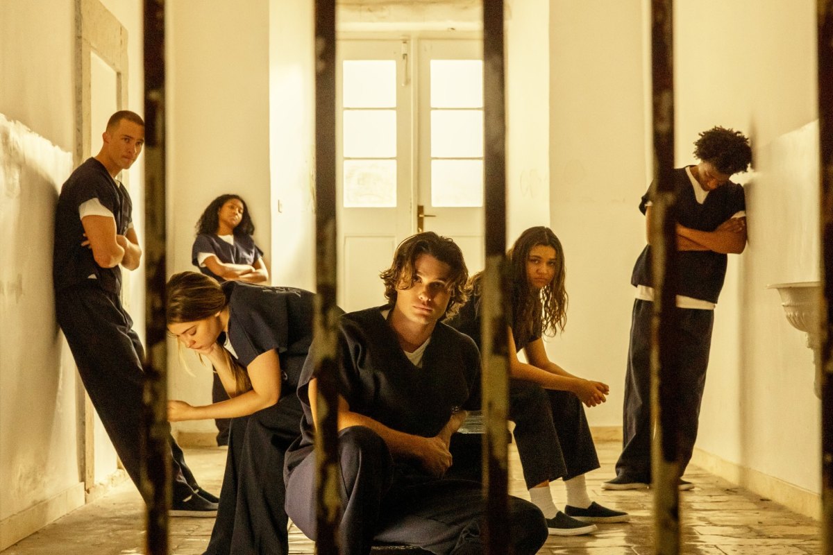 Drew Starkey, Madelyn Cline, Carlacia Grant, Chase Stokes, Madison Bailey, Jonathan Daviss in Outer Banks season 5