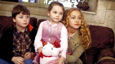 Raising-Helen-Cast-MCDRAHE_EC009