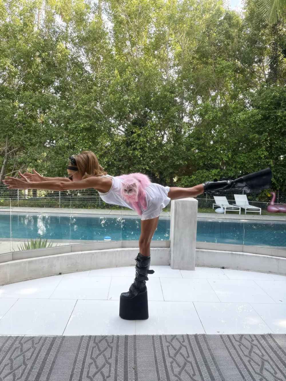 Kate Beckinsale Does Yoga in Sky-High Platforms With Her Pink-Furred Cat and Pomeranian on Her Back