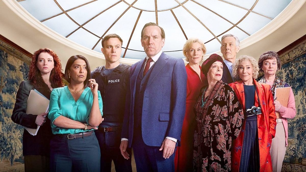 The cast of Professor T season 5