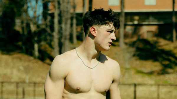Colston Loveland Shirtless.jpg