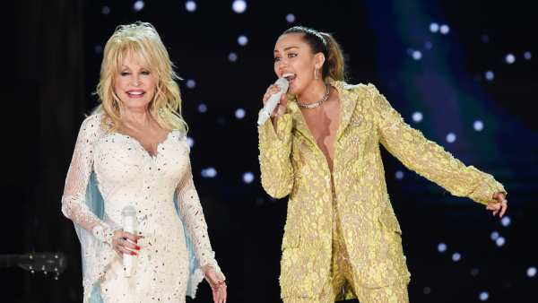 GettyImages-1097537456-dolly-parton-miley-cyrus