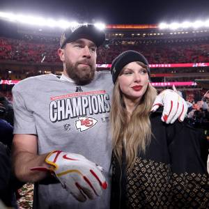 GettyImages-2196123499 travis kelce taylor swift mtv vmas