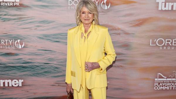 Martha Stewart Is 'Thinking About Releasing' Her Nudes Pics