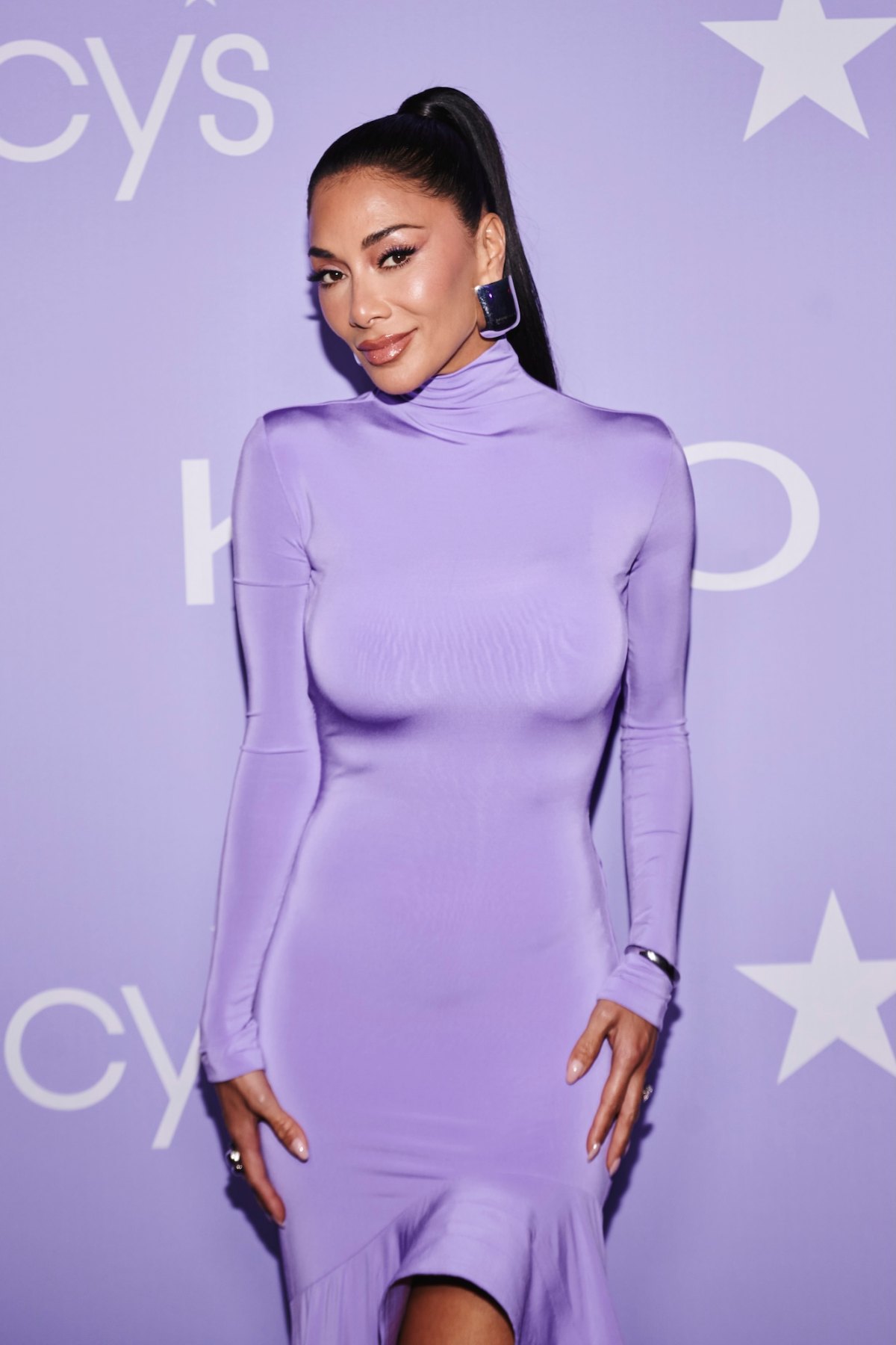 Nicole Scherzinger Shares Gruesome Pic After ‘Boiling’ Water Fell on Her Leg: ‘Show Must Go On’