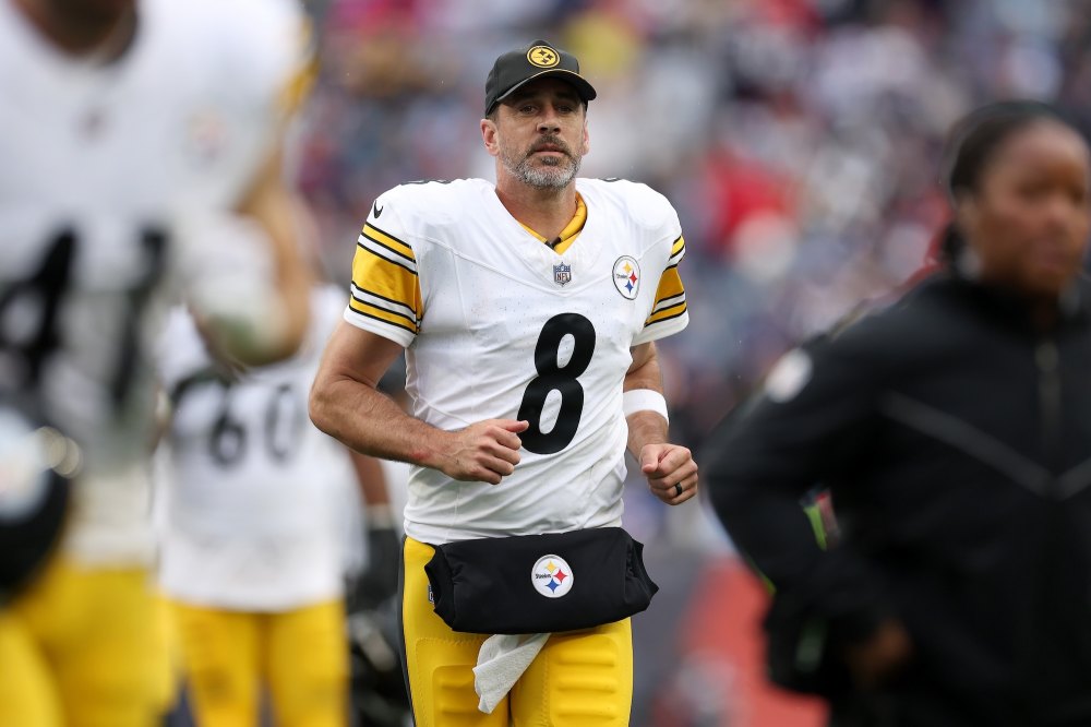 Aaron Rodgers Caught on Camera Hurling Expletives Toward Steelers Sideline