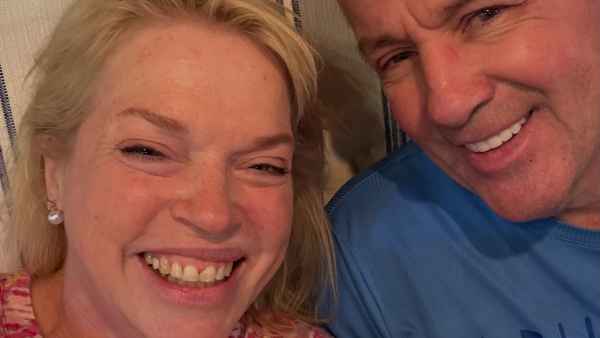 Sister Wives’ Janelle Brown Smiles in New Selfie With Boyfriend Pete: ‘Beautiful Day’