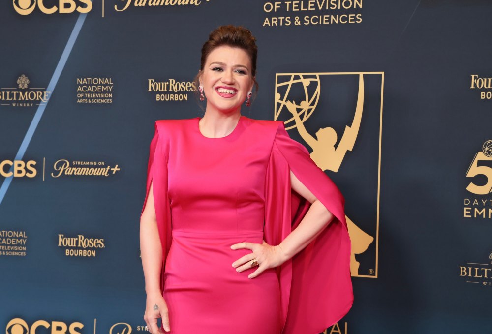 Brooklyn Store Art of Play Raises Price of Bird Kelly Clarkson Wanted to Buy to $15 Million