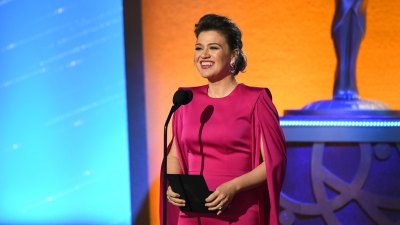 Brooklyn Store Art of Play Co-Owner Shares Direct Message for Kelly Clarkson Amid Bird Drama