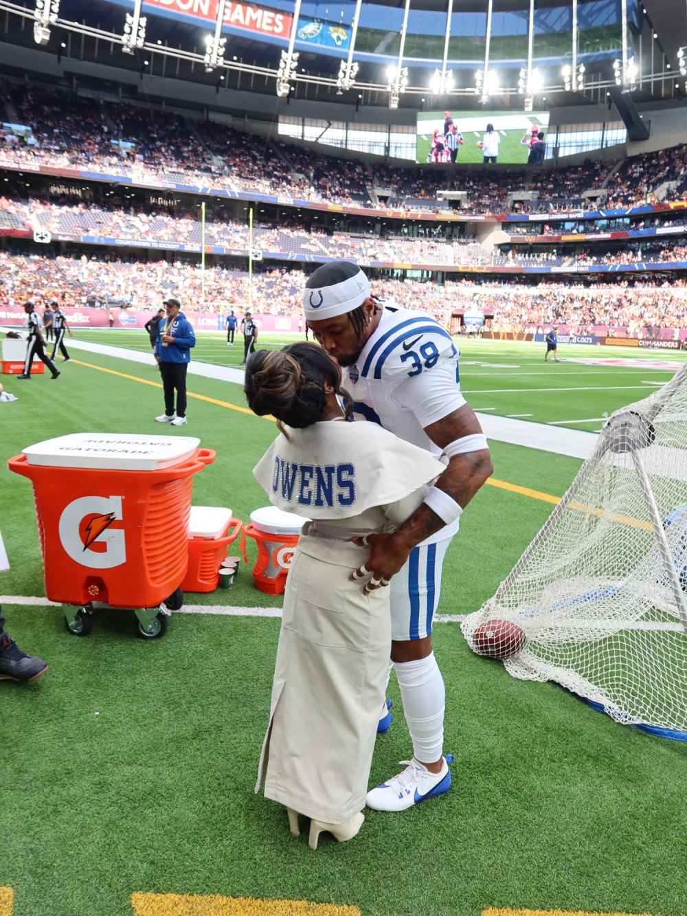 Simone Biles Honors Husband Jonathan Owens With Cheeky Custom NFL Game Day Outfit Im Obsessed London