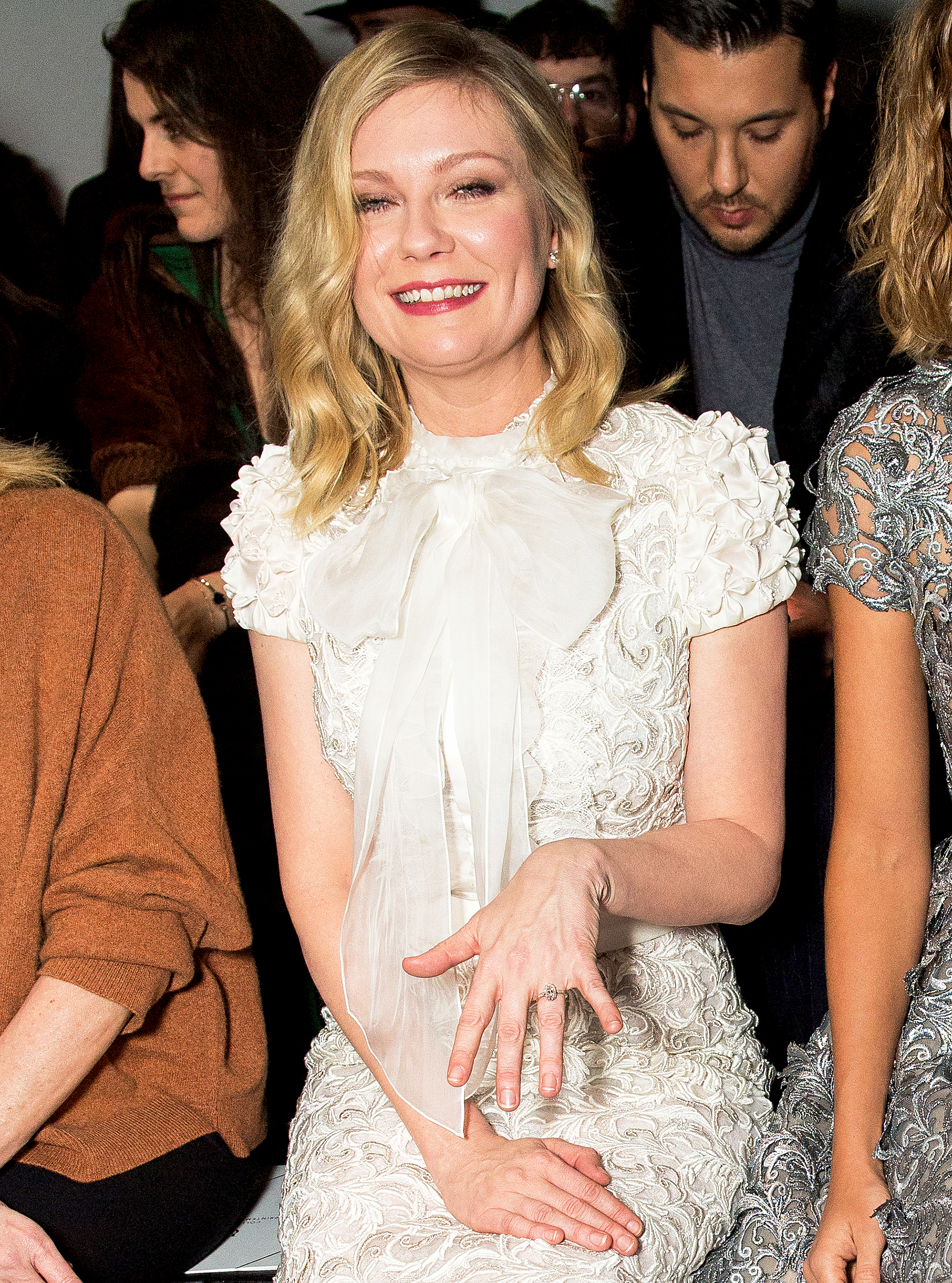 Kirsten Dunst Shows Off Engagement Ring From Jesse Plemons ...