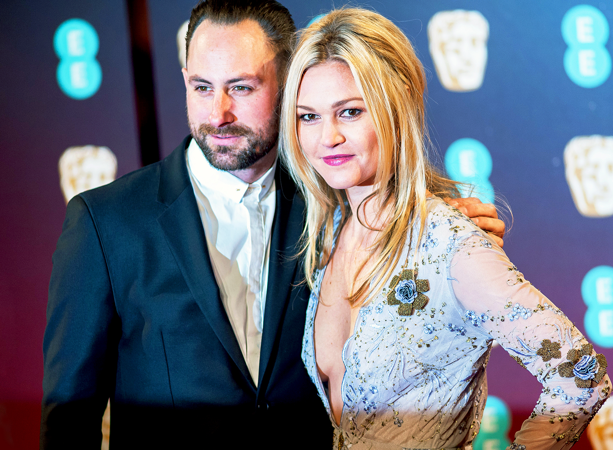 Julia Stiles Pregnant With First Child