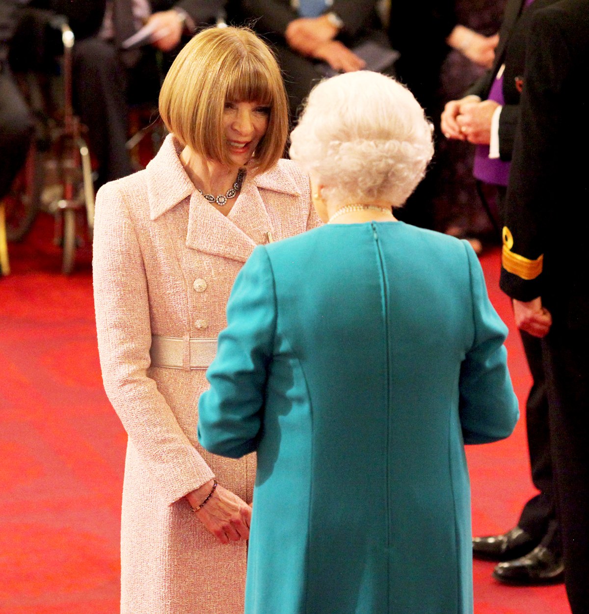 Vogues Anna Wintour Made A Dame By Queen Elizabeth Ii