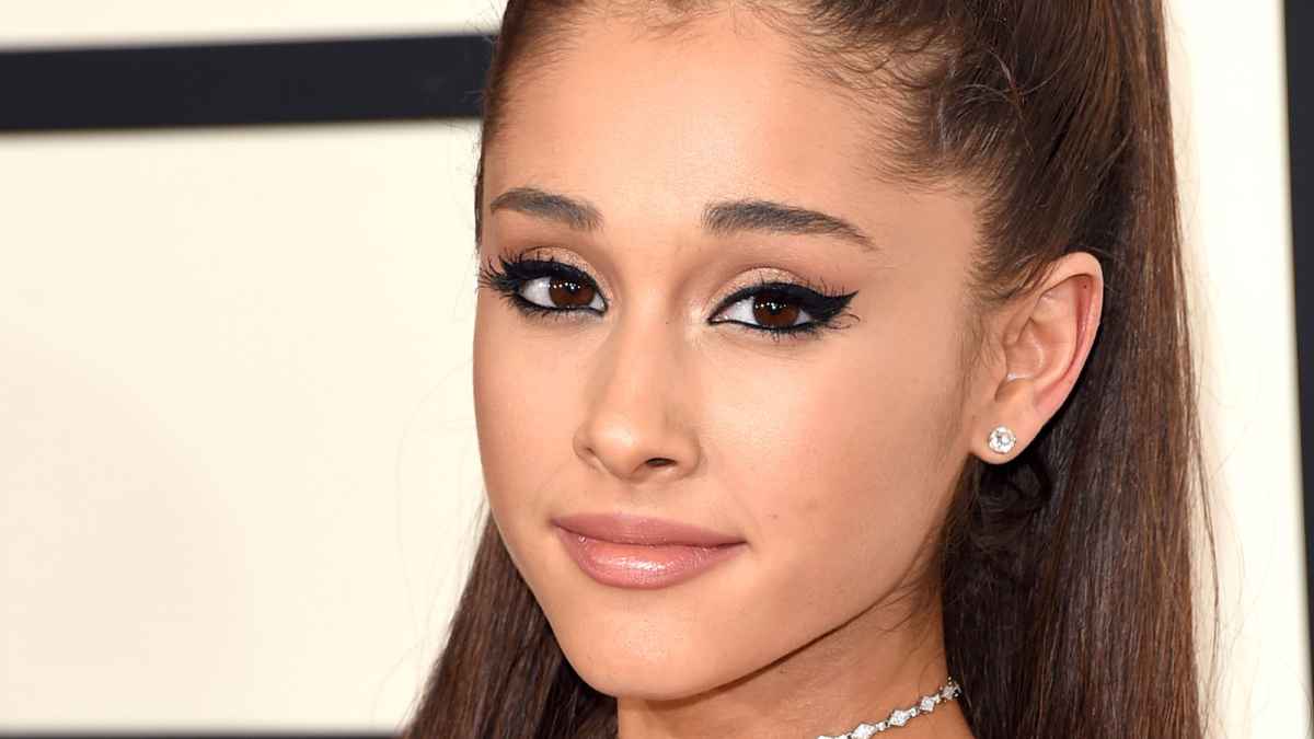 Ariana Grande Celebrity Porn - Ariana Grande Shames Male Fan Who 'Objectified' Her
