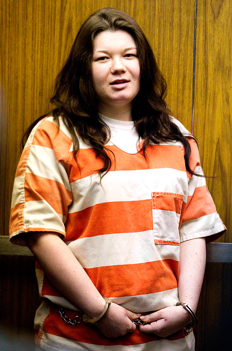 Amber Portwood Begins Five Year Prison Sentence Us Weekly