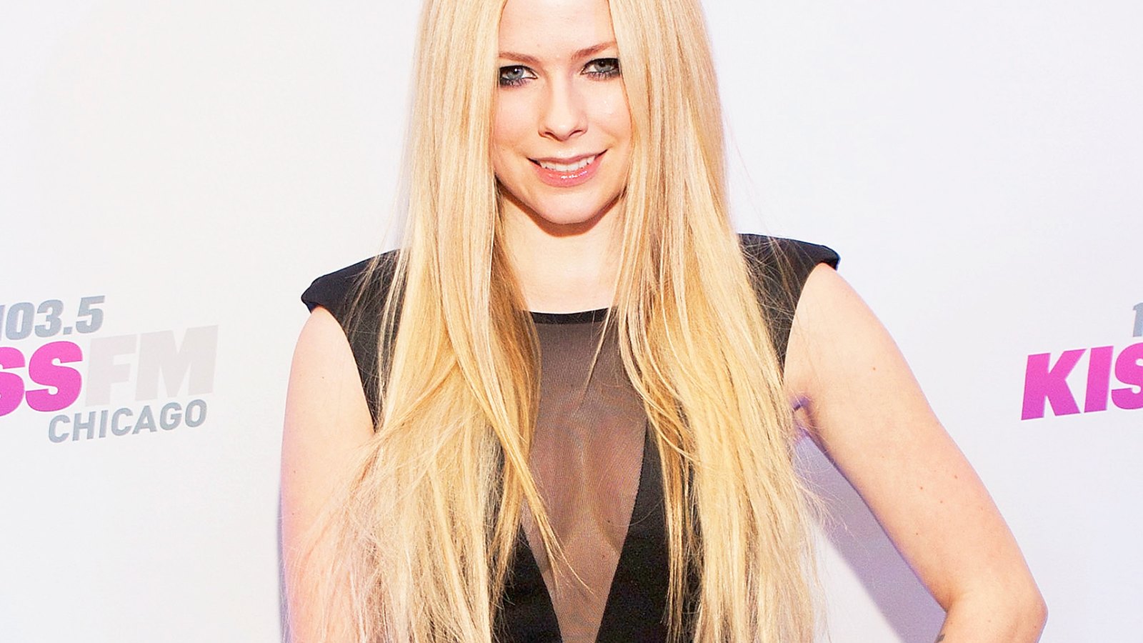 Avril Lavigne Suffering Health Problems, Asks for Prayers