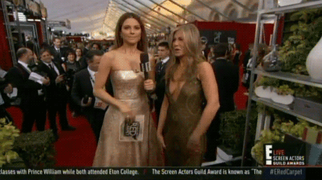 467px x 262px - Jennifer Aniston Shoots Down Mani Cam Request at 2015 SAG Awards: GIF