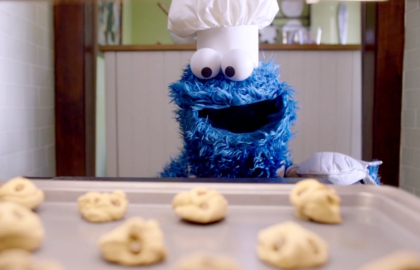 Cookie Monster Loses His Patience in New Apple iPhone 6s Commercial