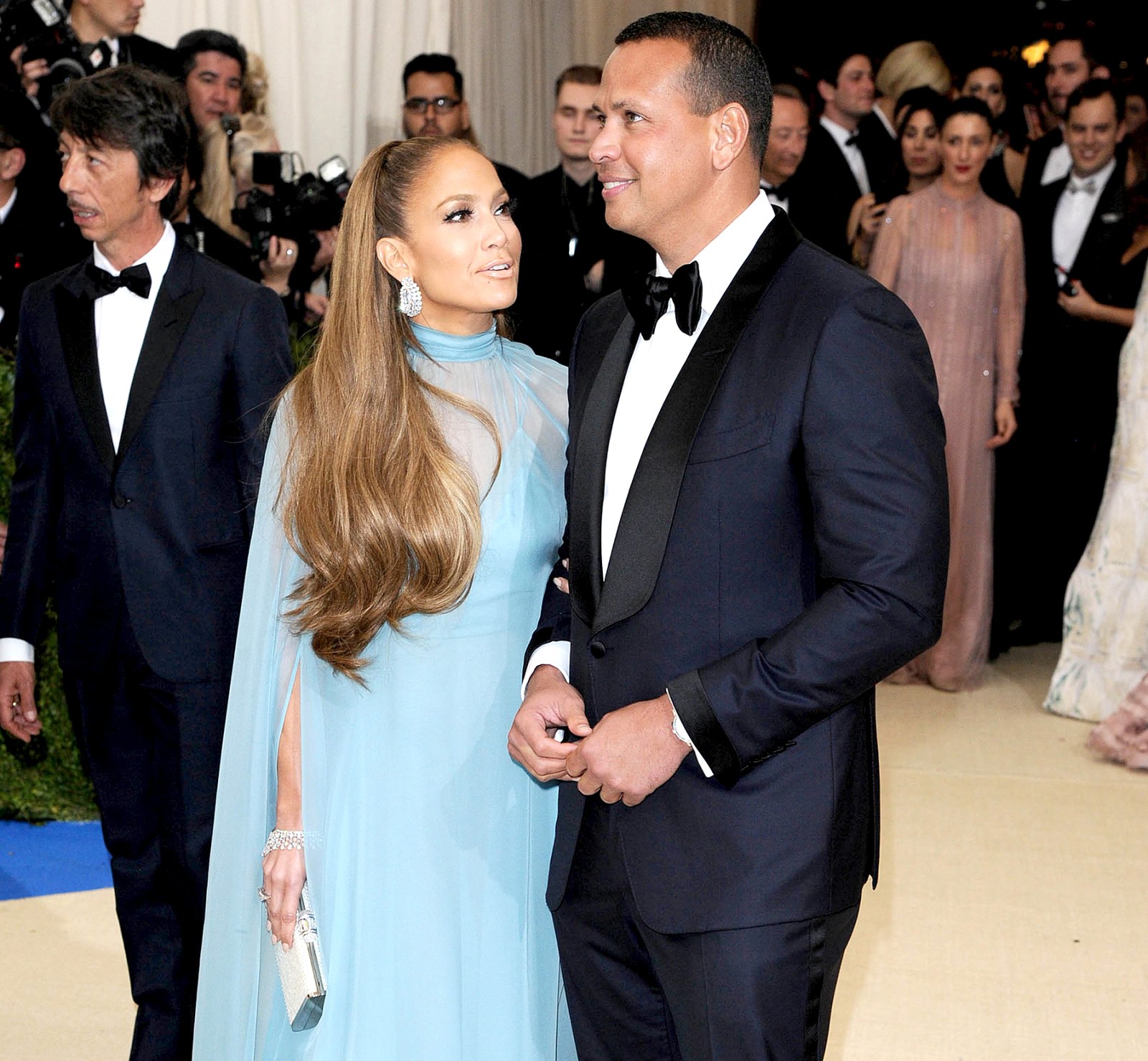 Jennifer Lopez Posts Kissing Photo Of Man Crush Alex Rodriguez