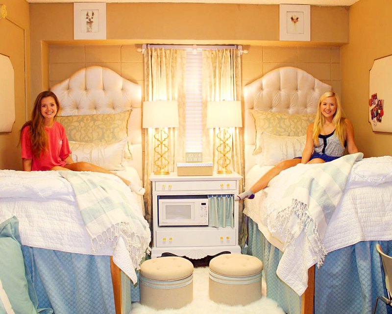 College Roommates Extravagant Dorm Room Goes Viral 3392