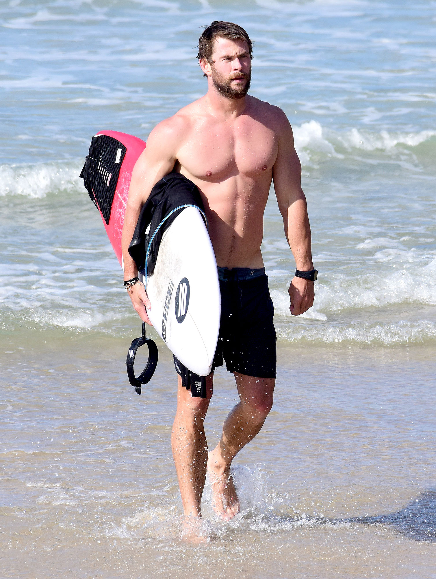 Chris Hemsworth Goes Surfing With His Super Hot Ripped Dad Craig