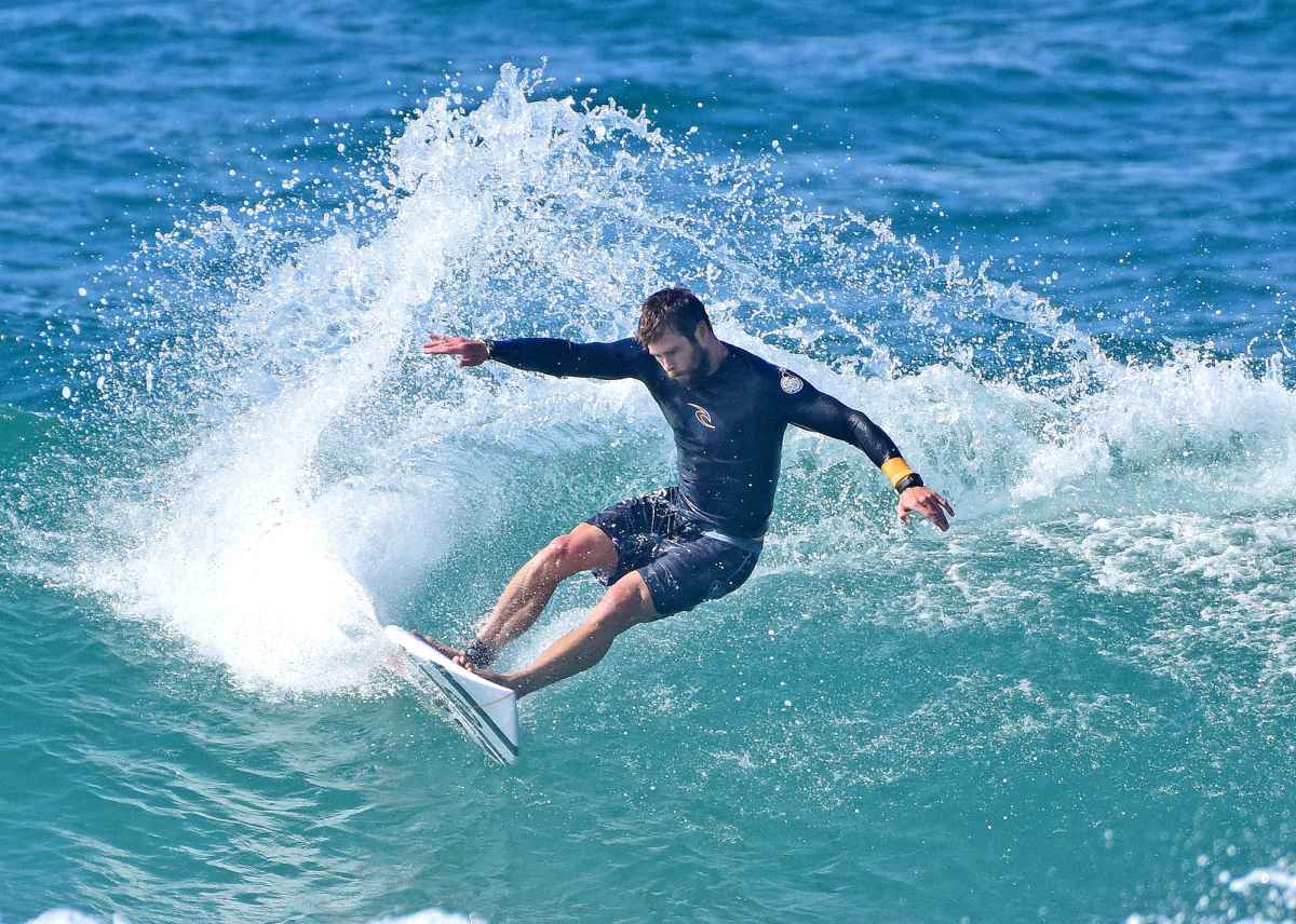 Chris Hemsworth Goes Surfing With His Super Hot, Ripped Dad Craig | Us ...