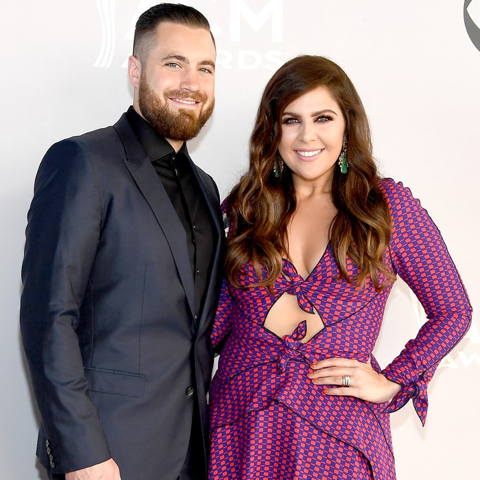 Lady Antebellum S Hillary Scott Is Pregnant With Twin Girls