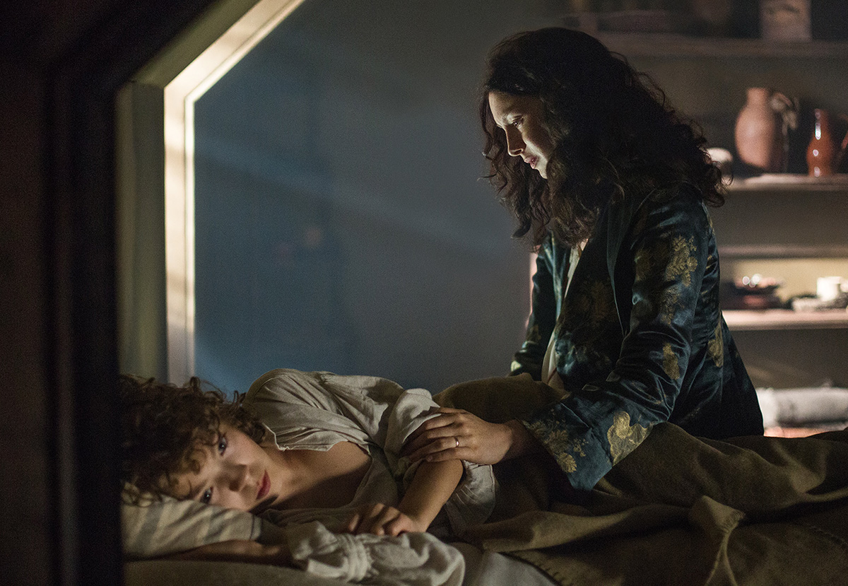 Outlander Recap Claire Has Miscarriage, Sex With King of France picture pic