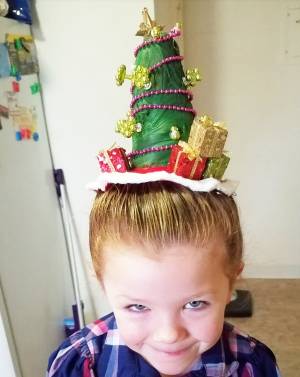 Single Dad Creates Elaborate Christmas Hairstyles for Daughter | Us Weekly