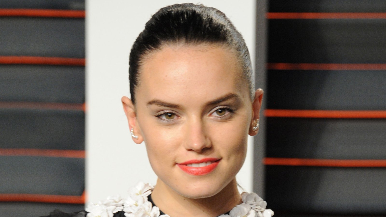 Daisy Ridley Posts No Makeup Selfie With Acne Spot Cream All Over Her Face