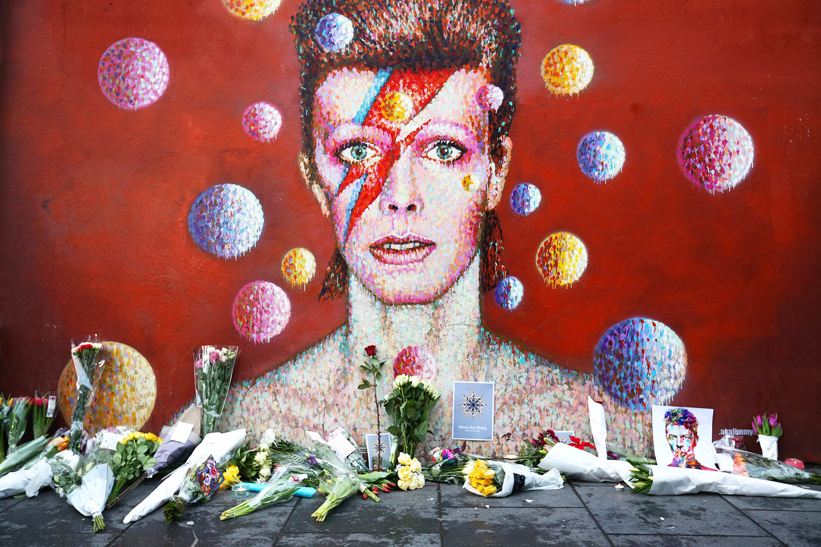 David Bowie Death Sparks Tributes Around the World: See the Most Unusual