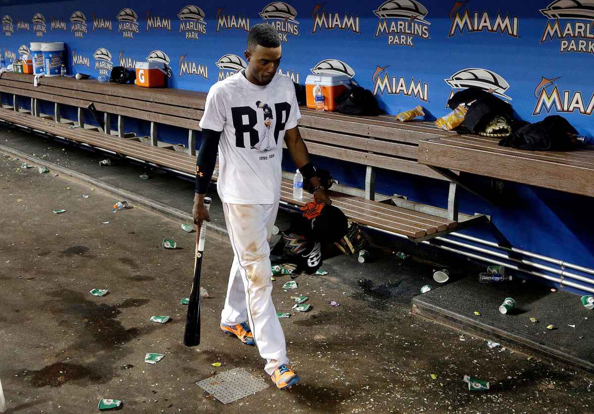 Dee Gordon Hits Leadoff Home Run, Miami Marlins Honor Jose