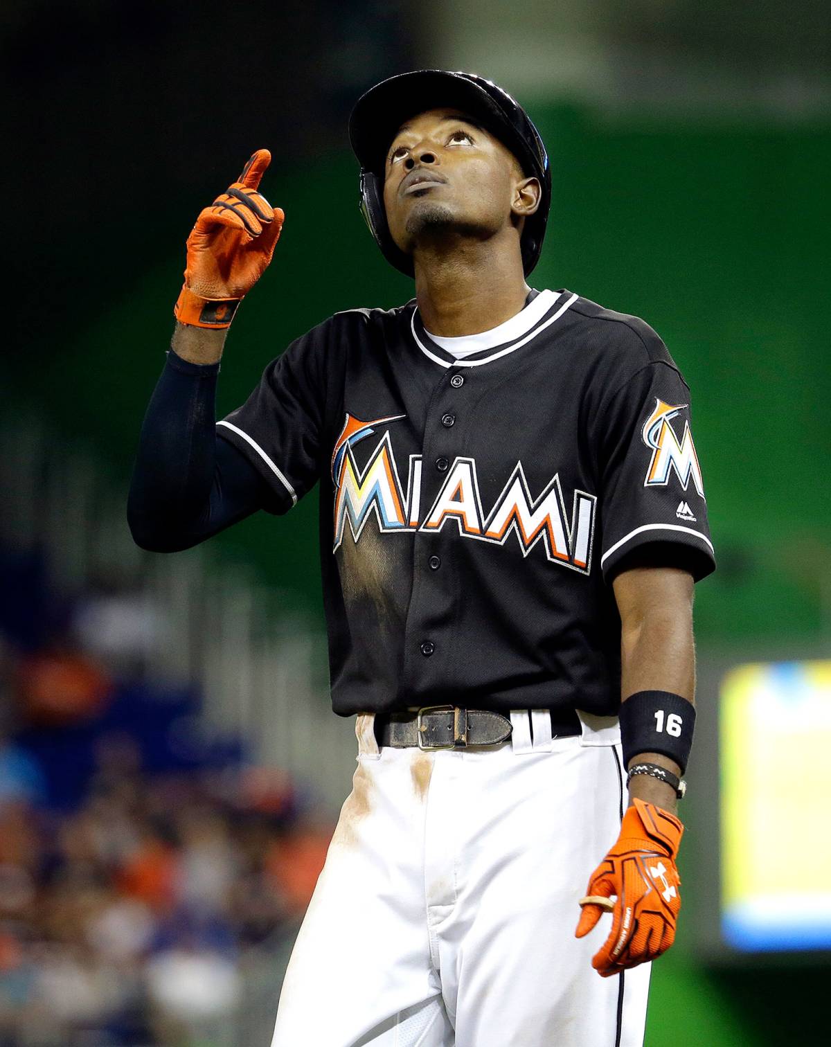 After honoring Jose Fernandez, Dee Gordon hits home run