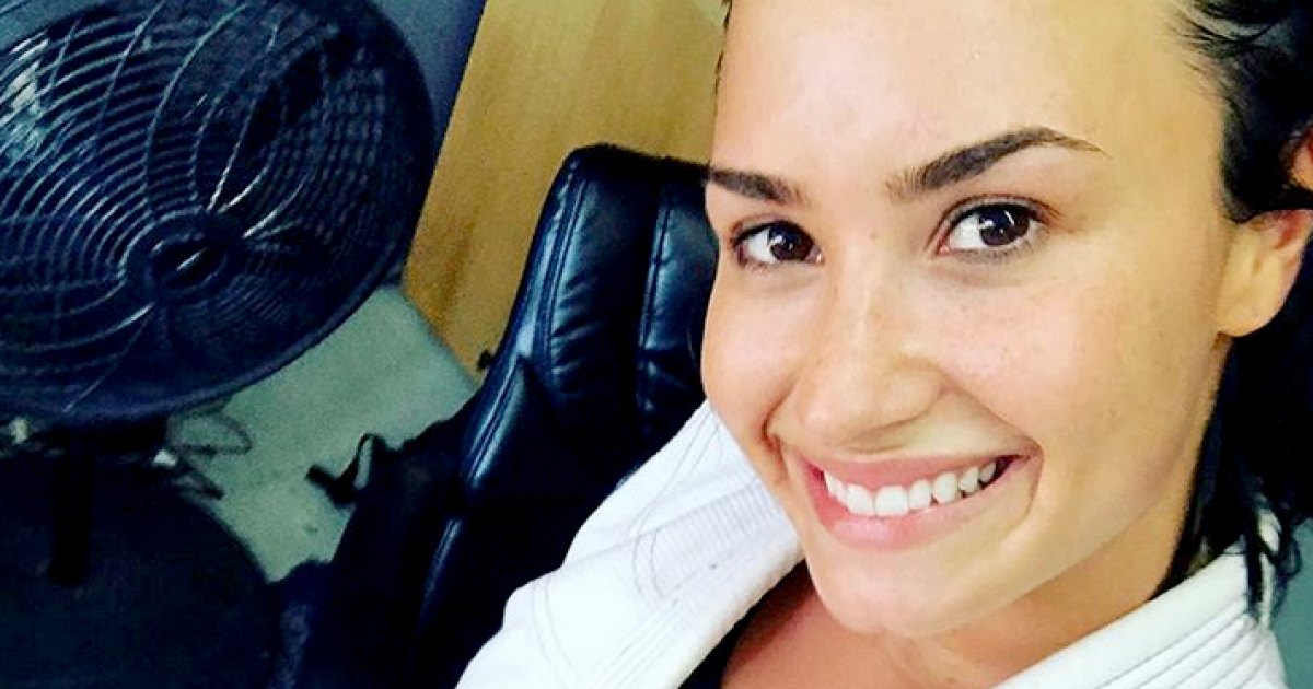 Demi Lovato Celebrates Blue Belt In Jiu Jitsu With Makeup Free Selfie Us Weekly