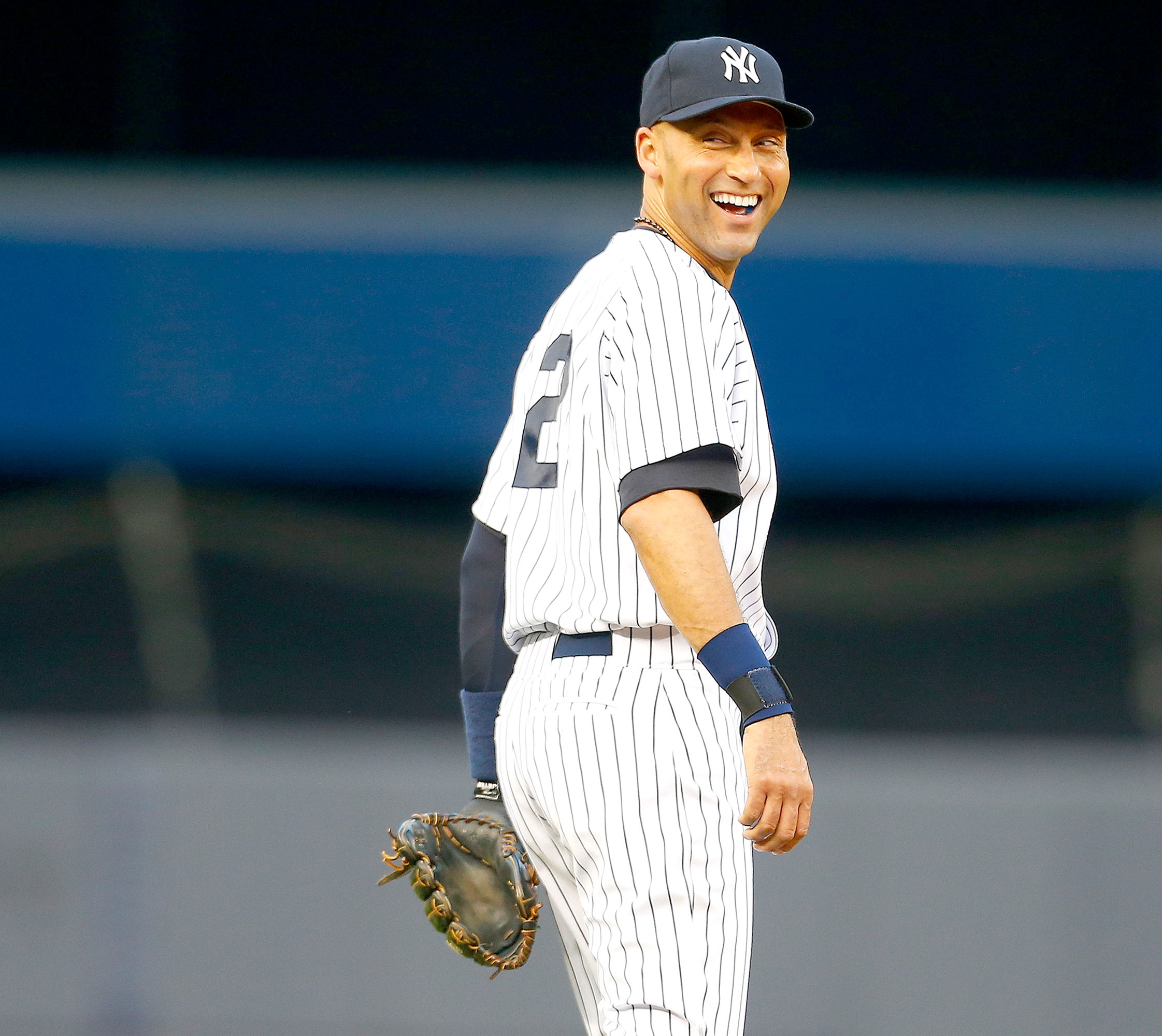 The Yankees retire Derek Jeter's jersey