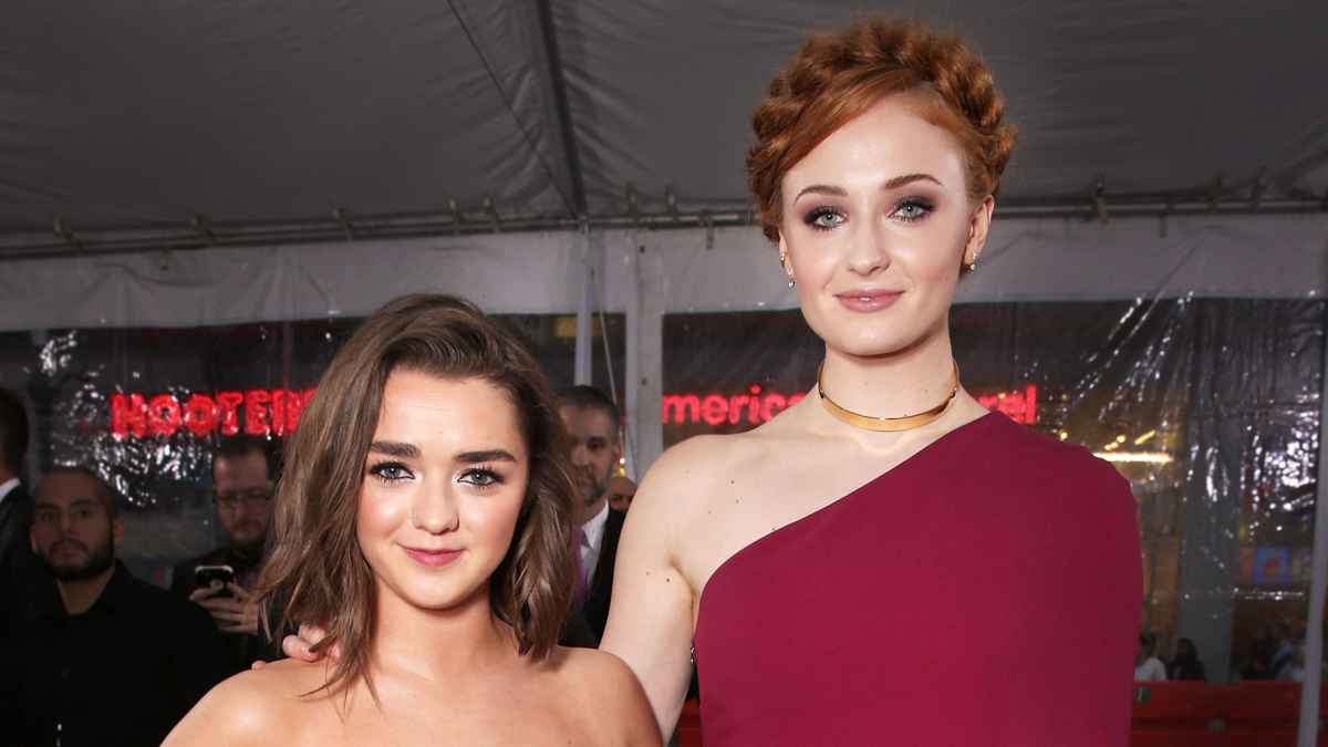 Sophie Turner grabs Maisie Williams' boobs as Game of Thrones stars share a  joke on the red carpet - Mirror Online