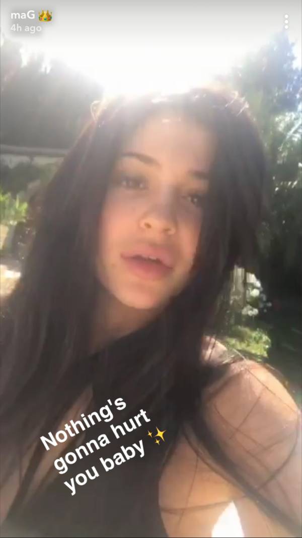 Kylie Jenner Slyly References Pregnancy On Snapchat Usweekly