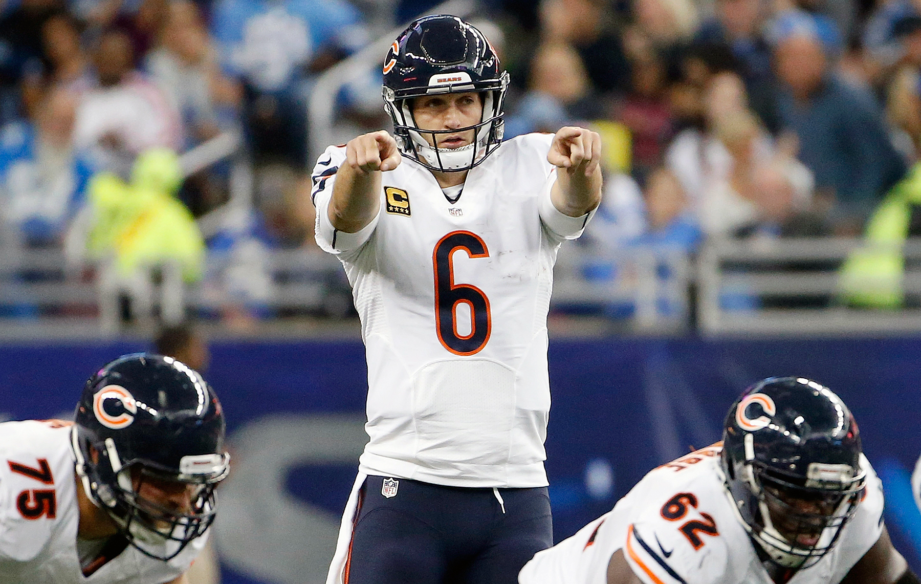 Jay Cutler enjoying life as a Miami Dolphin (and they're enjoying him)