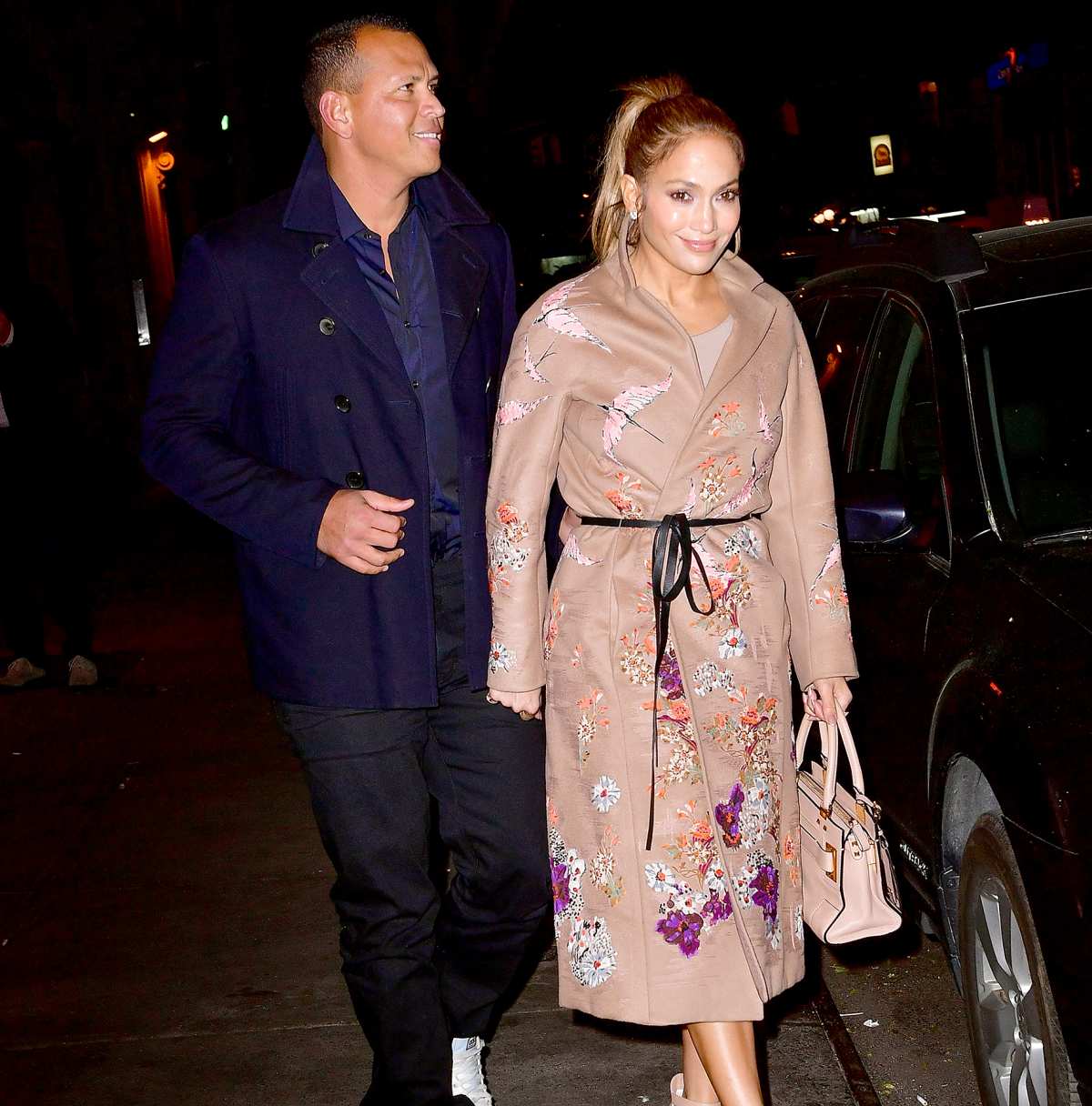 Jennifer Lopez Wears the Chicest Outfit to a Softball Game With Alex  Rodriguez