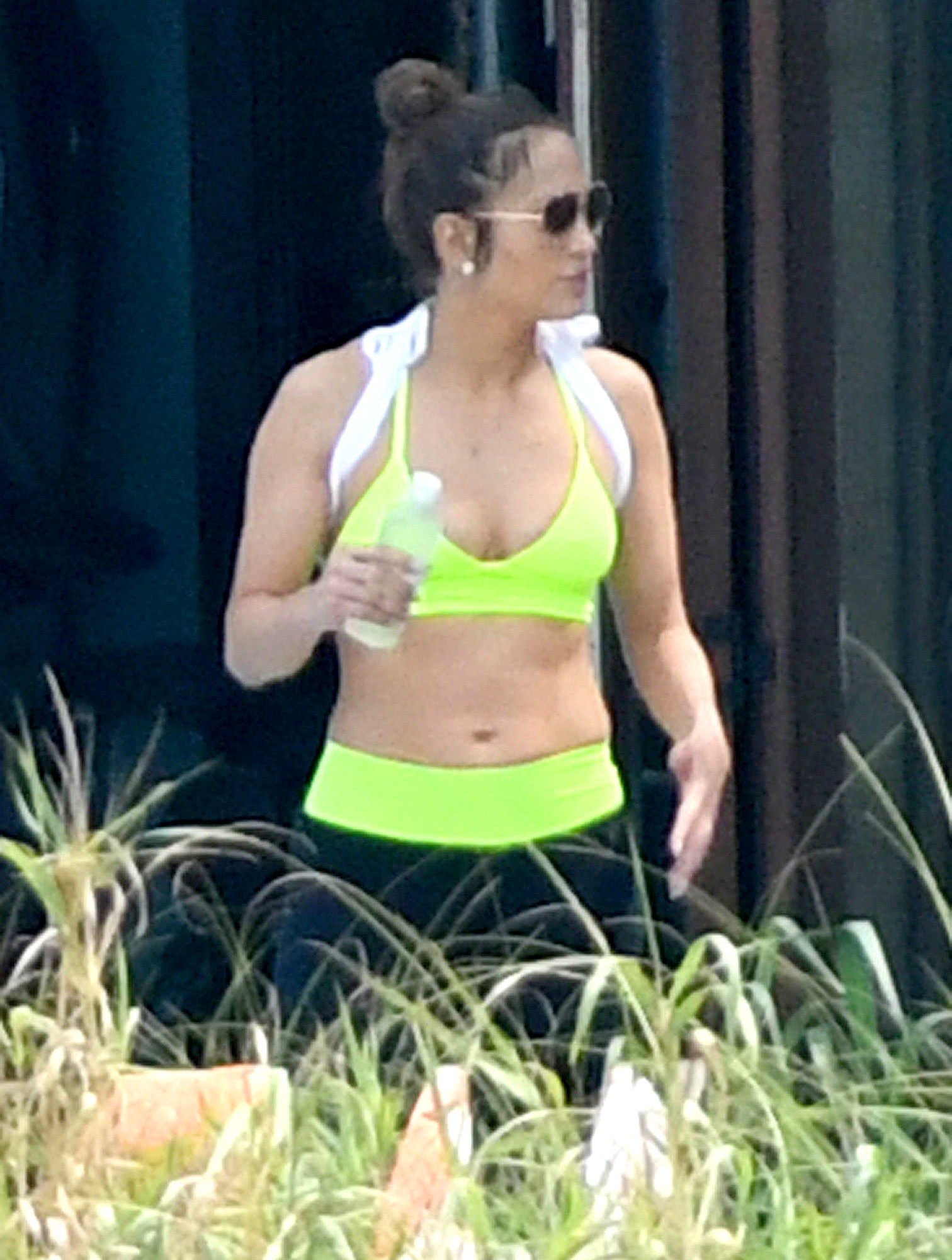 Jennifer Lopez Works Out on Bahamas Vacation With Alex Rodriguez