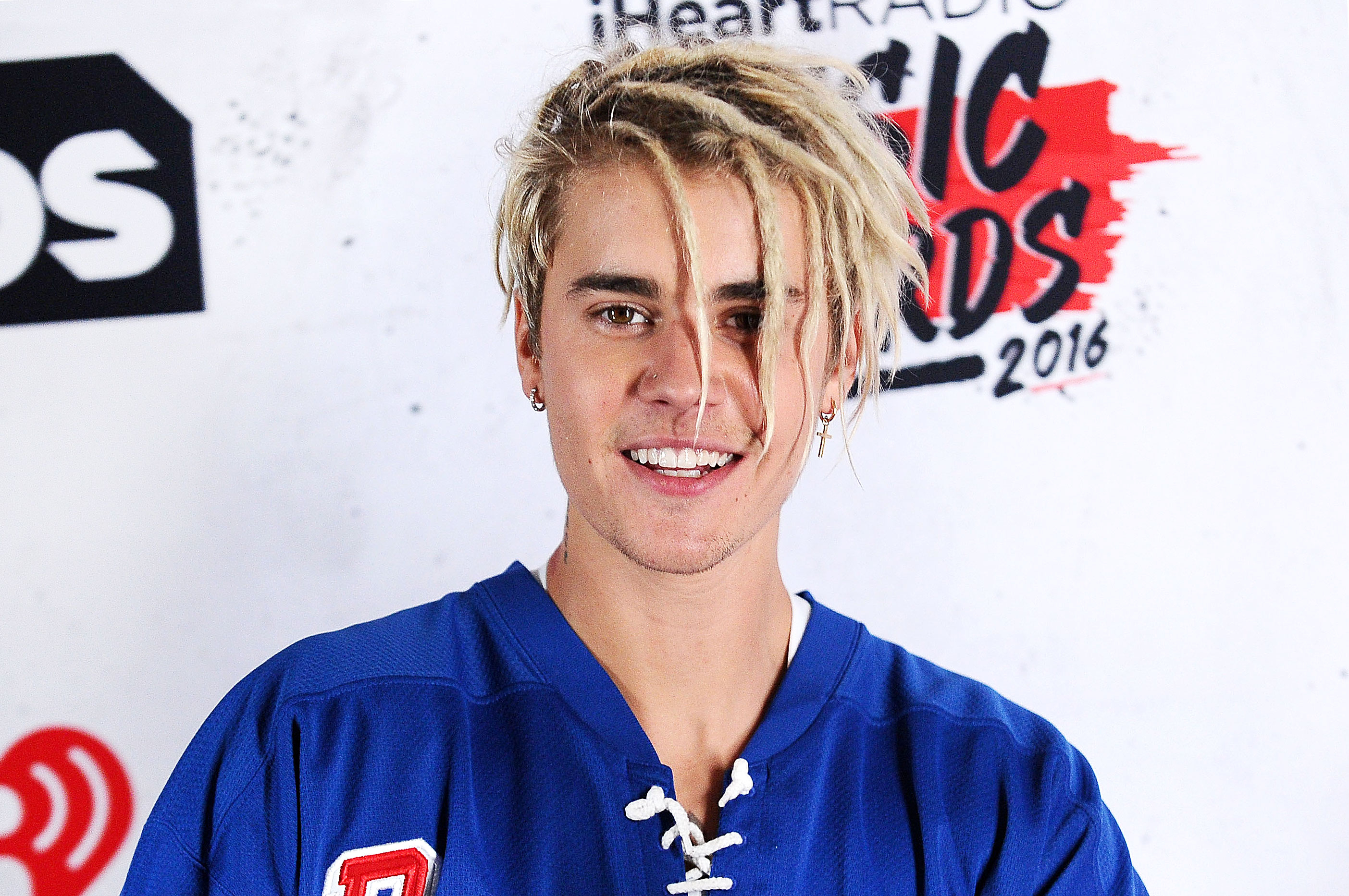 Justin Bieber Gets Dreadlocks And People Are NOT Happy